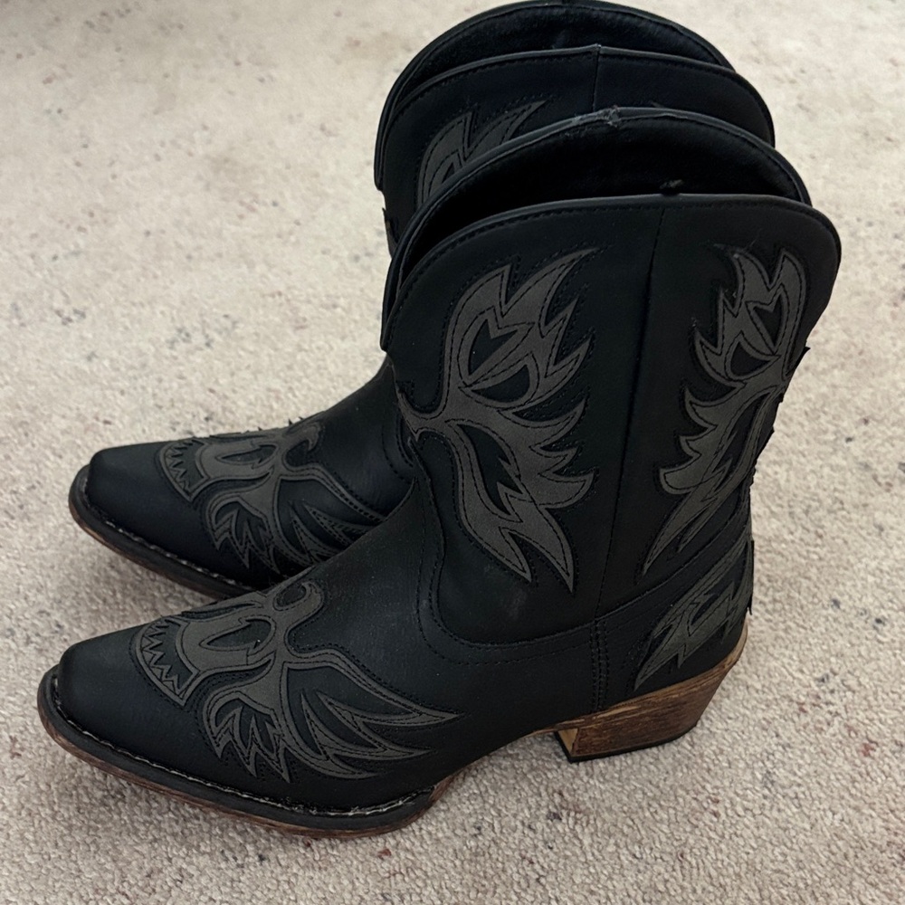 Roper Black and Gray Embroidered Ankle Boots